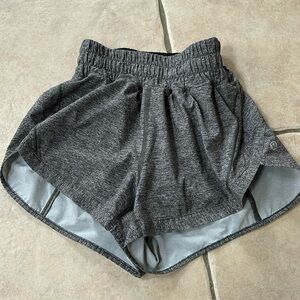 EUC Lululemon gray 2.5 lined hottie shorts size 0